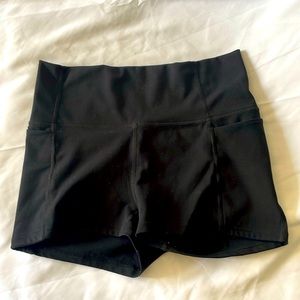 Fabletics pure luxe shorts with pockets. No tags